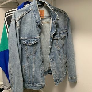 Levi’s jean jacket like new L